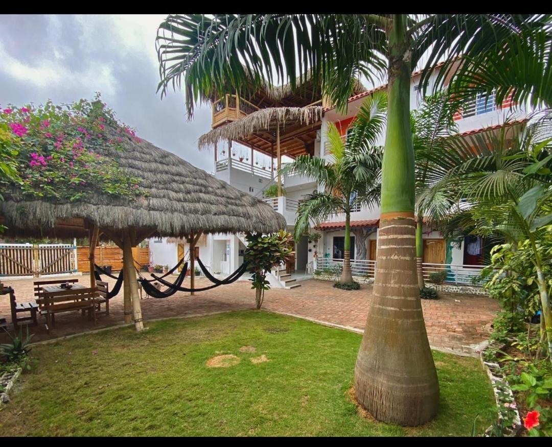 Hostal Quentin Puerto López Exterior foto