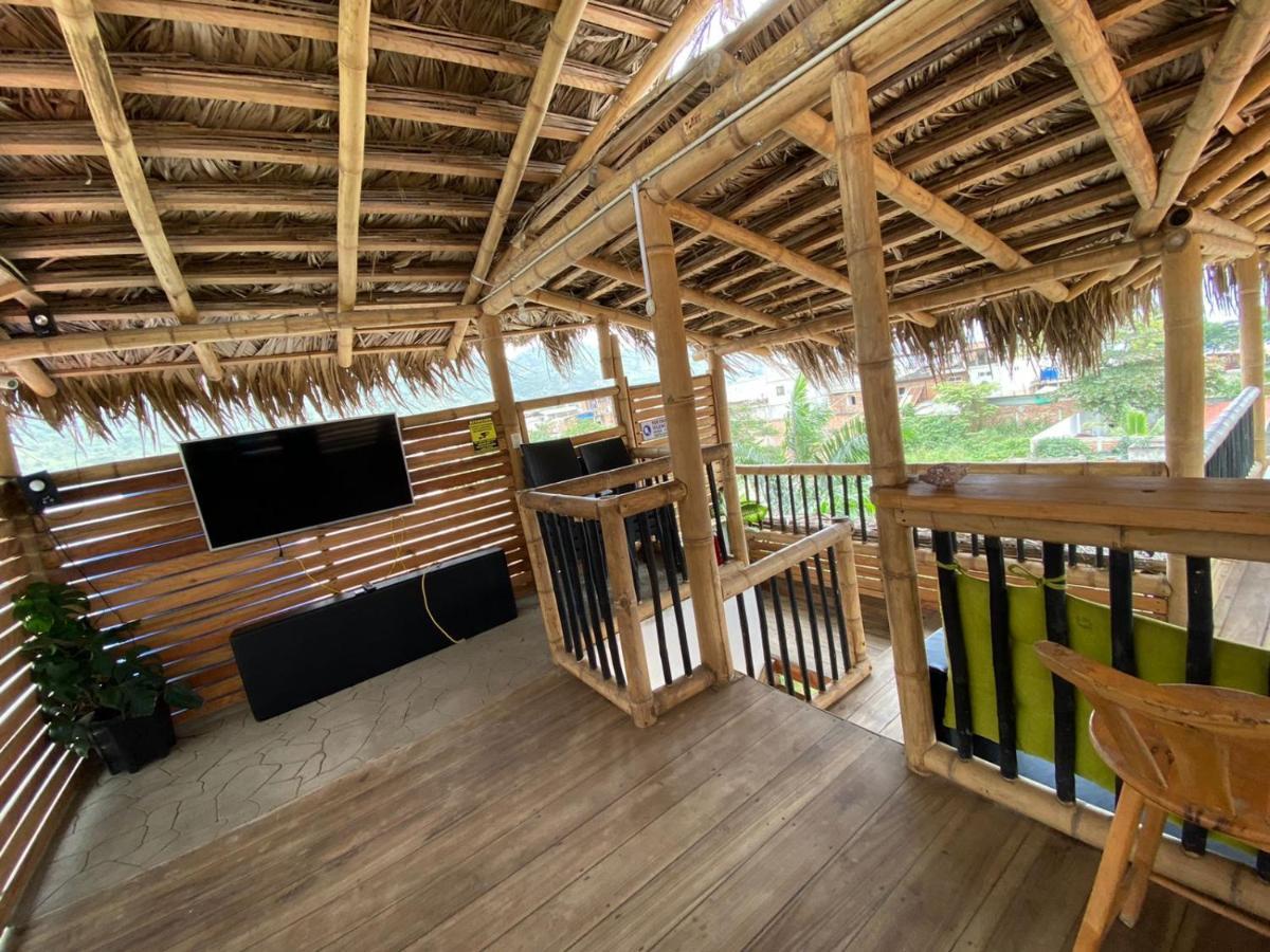 Hostal Quentin Puerto López Exterior foto